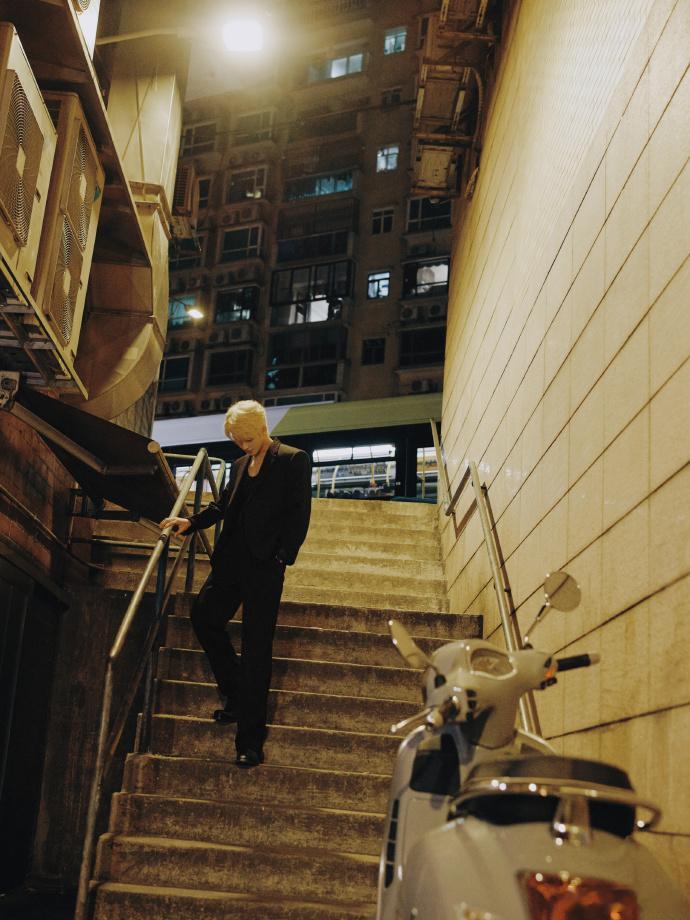 何洛洛星光大赏金发造型  何洛洛星光大赏造型出图  何洛洛此次星光大赏的造型堪称