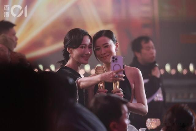 你看不到的《萬千星輝2025》　第2部分：（1）雖然係競爭對手，但係佘詩曼同李施