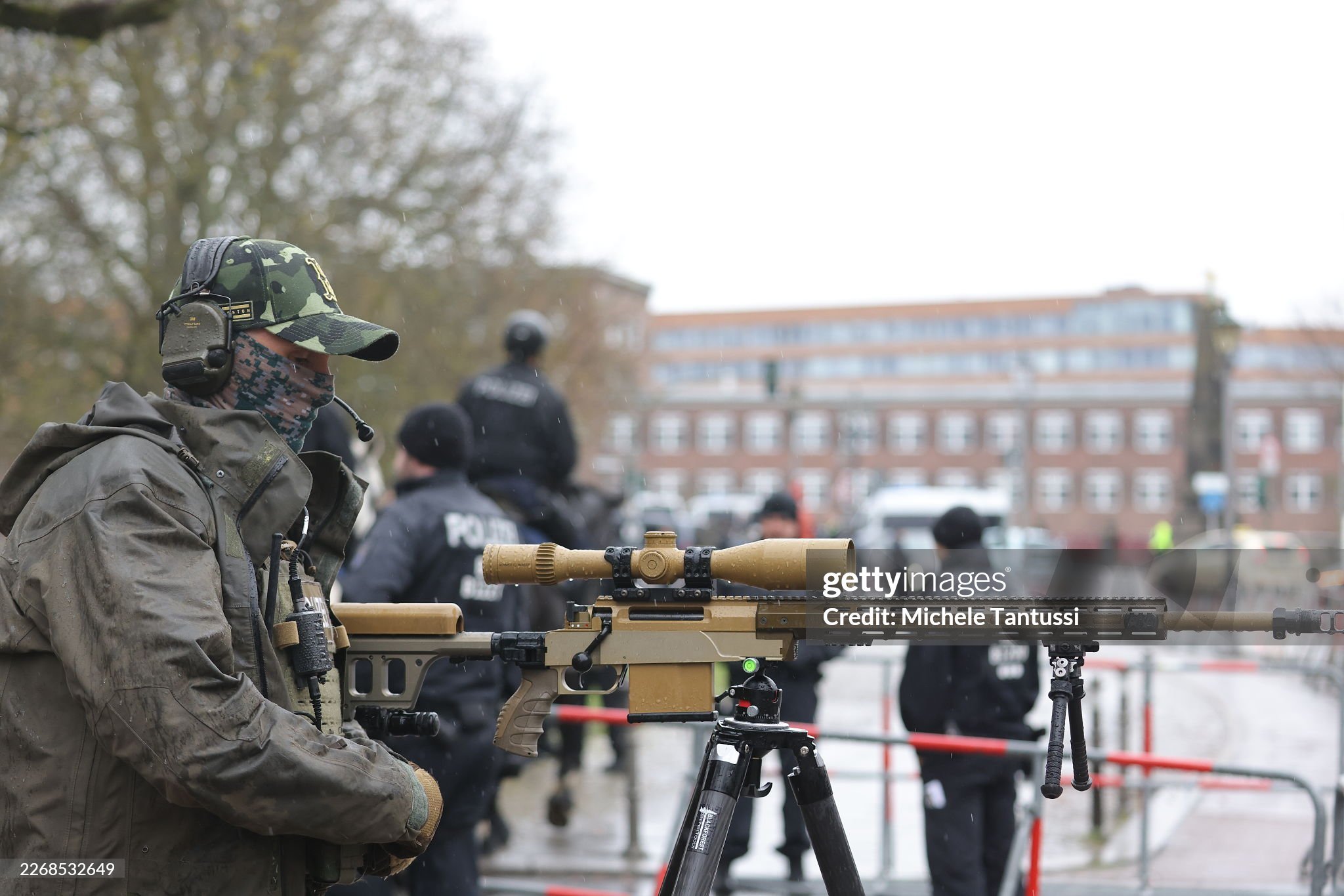 2026年3月30日，叙利亚总统艾哈迈德·沙拉在德国柏林访问期间，柏林警察站在贝