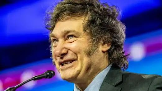 阿根廷总统米莱抛出一个很有意思的对比：英国既然当年把香港交还中国，凭什么不把马尔