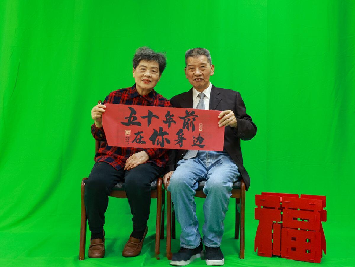 宁波海曙暖心之举致敬金婚夫妇半世相守 12月24日，宁波海曙工作人员登门走访辖区