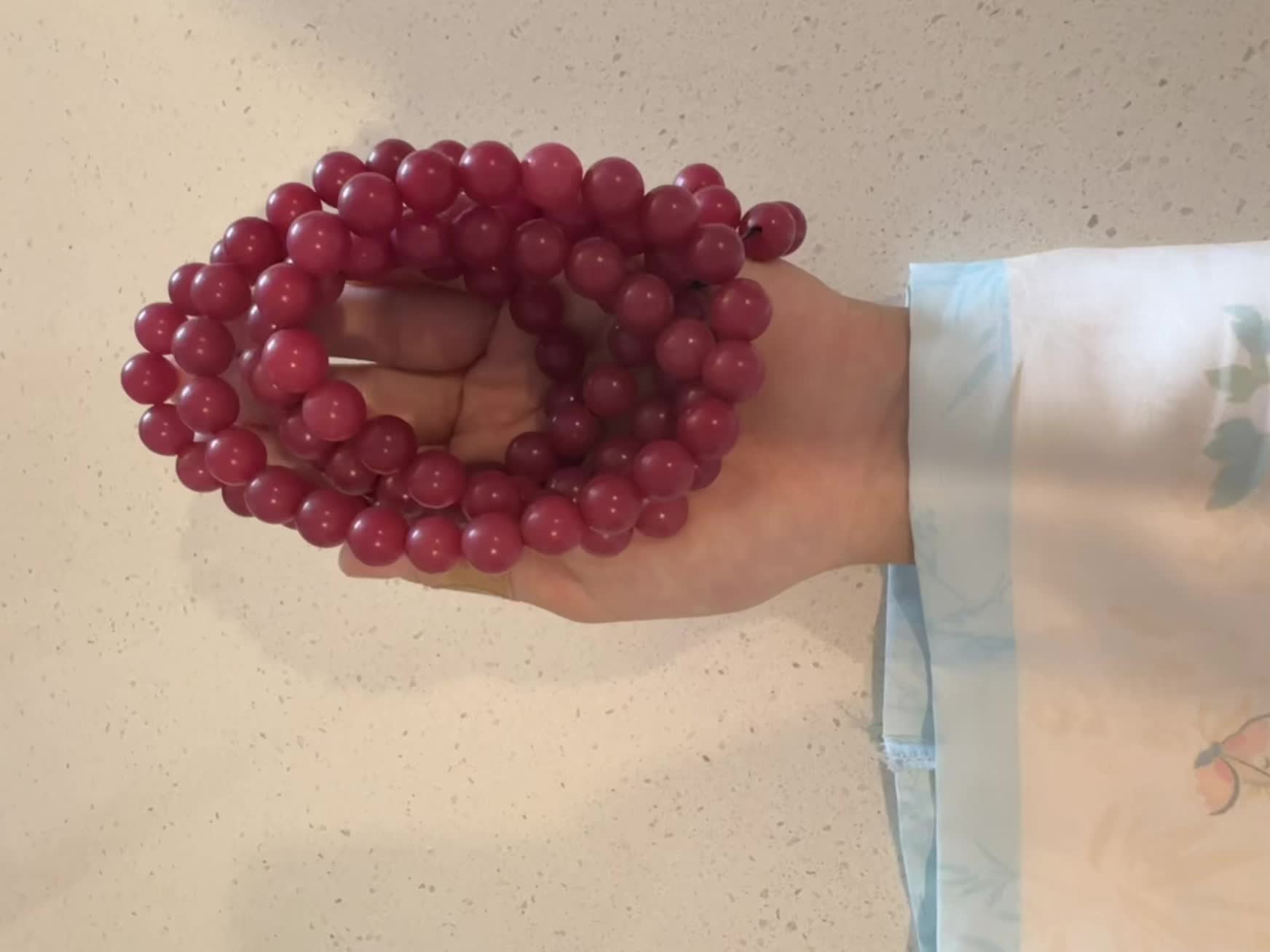 菩提，  我的生活真美好！自己串自己染！真好看！