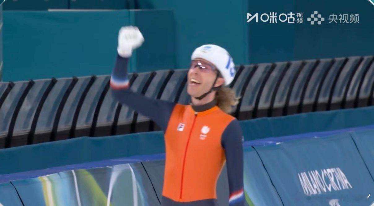 我还在琢磨乔里特的技战术呢（我没数出来他跑了几圈）人家就夺冠了40岁了呀全民聊冬