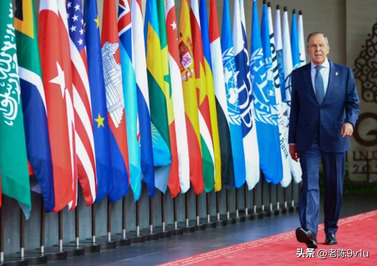 1. 普京派副手降级参加G20峰会 决定不见特朗普：2025年南非G20峰会，普