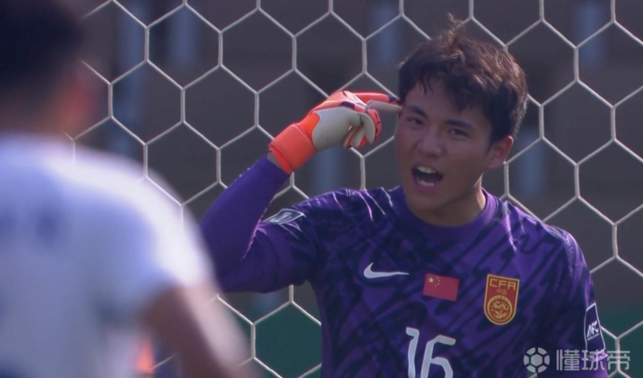 天神下凡的中国守门员李昊  ，太牛逼了。
          扑出了好多险球，如