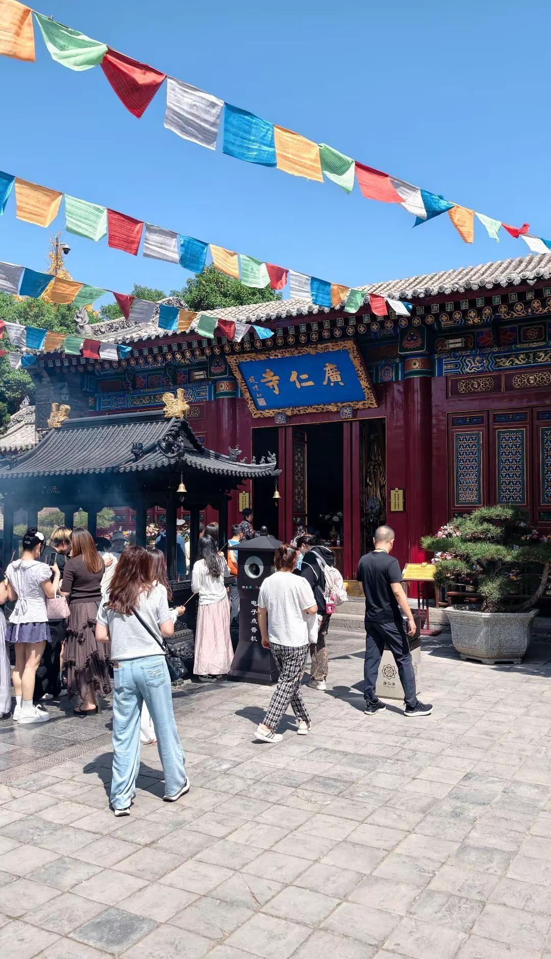 秦琼卖马颜面抛，杨志也曾卖宝刀，曹操走过华容道，仲达装扮妇人笑，英雄也有落难时，
