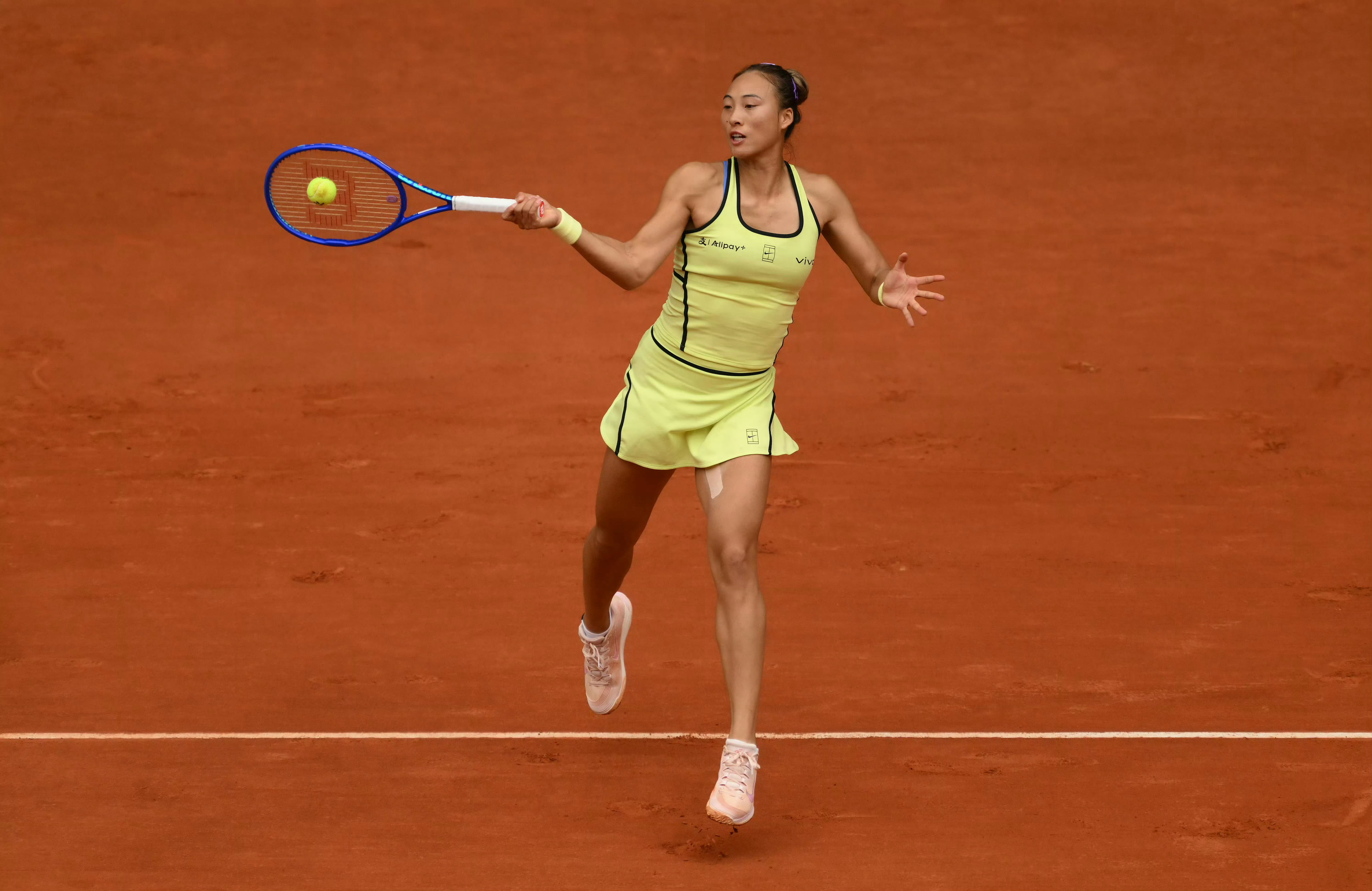 郑钦文马德里第二胜郑钦文三连胜肯宁郑钦文晋级马德里赛32强 马德里赛，郑钦文迎来