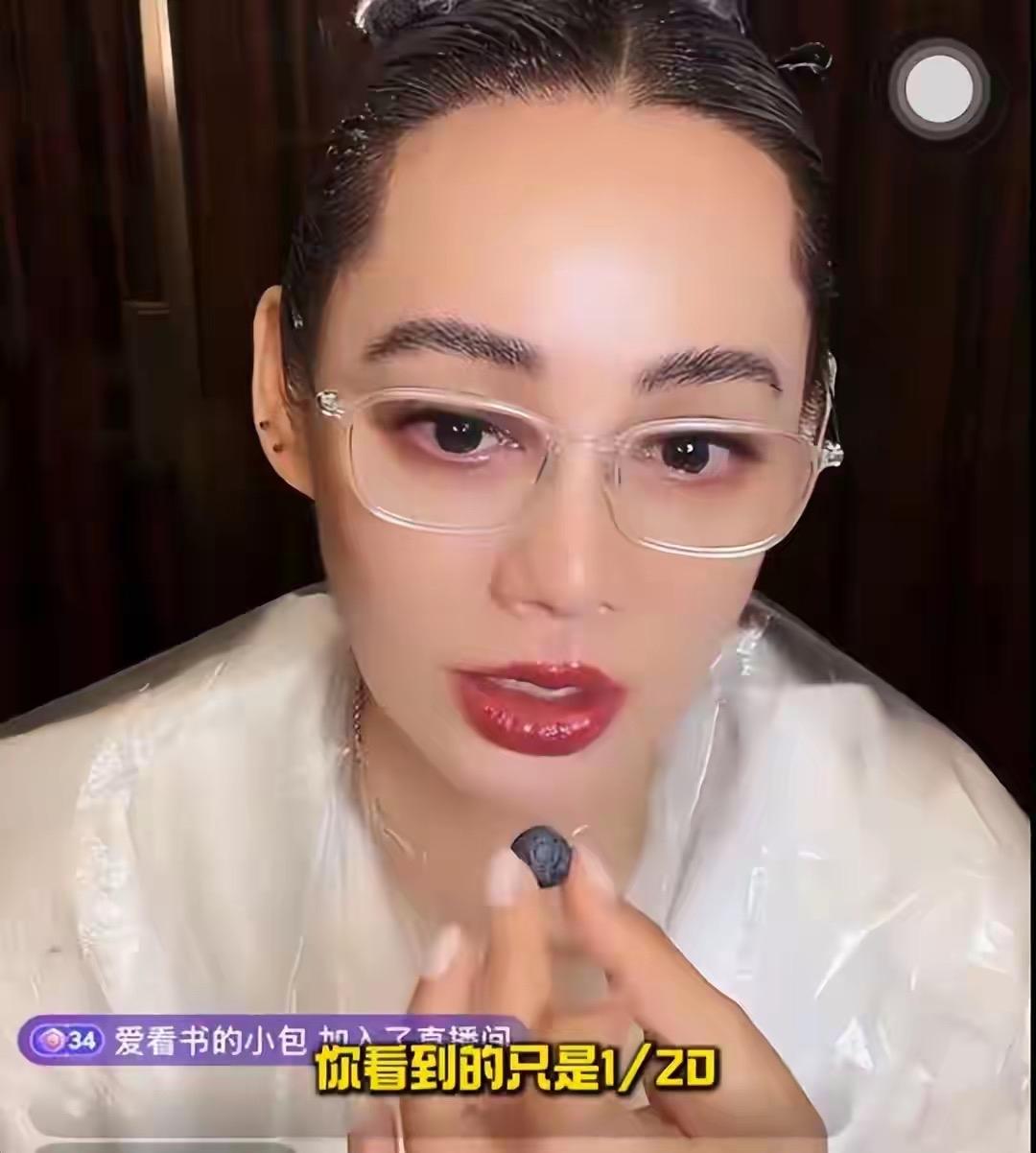 9月1日，宁静在直播中正面回应《花儿与少年2》多年来的逐帧分析，引发热议。

她