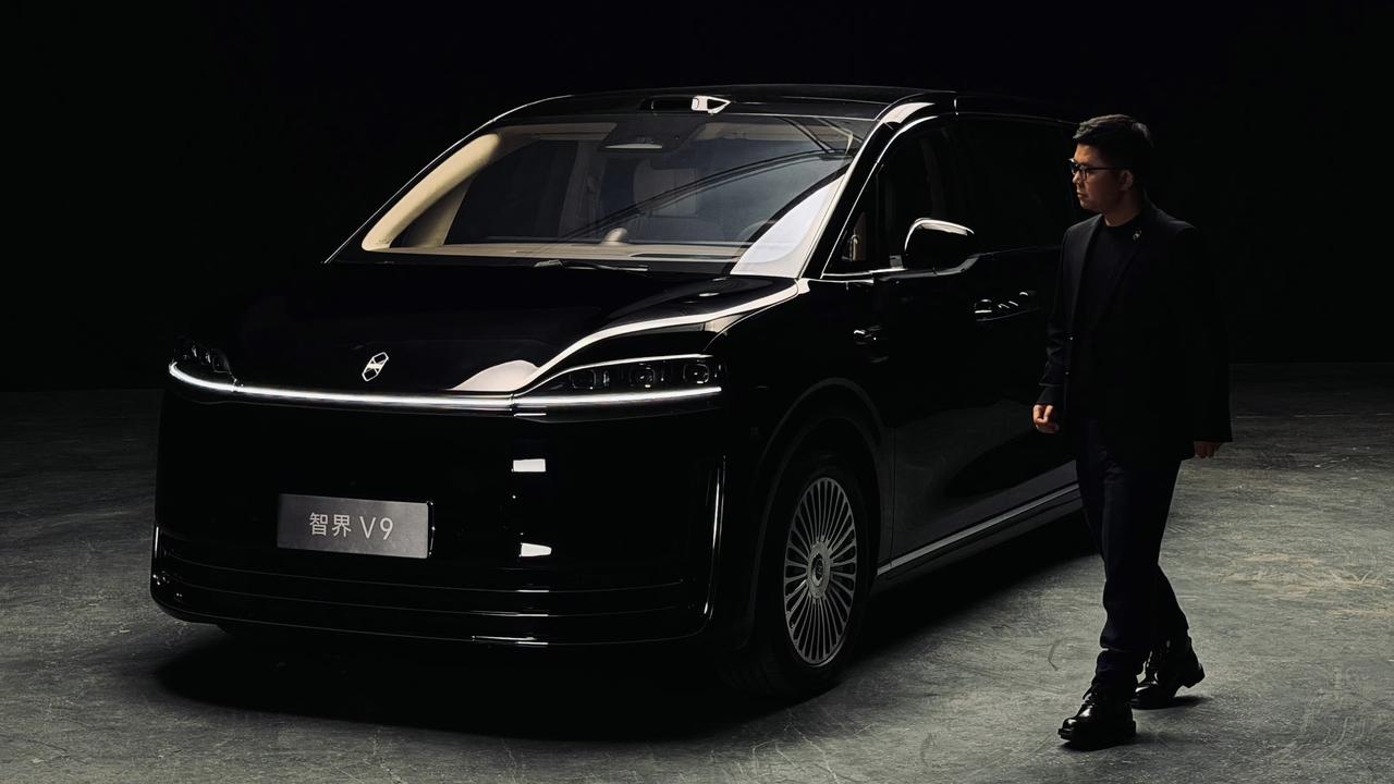 智界V9豪华MPV智界