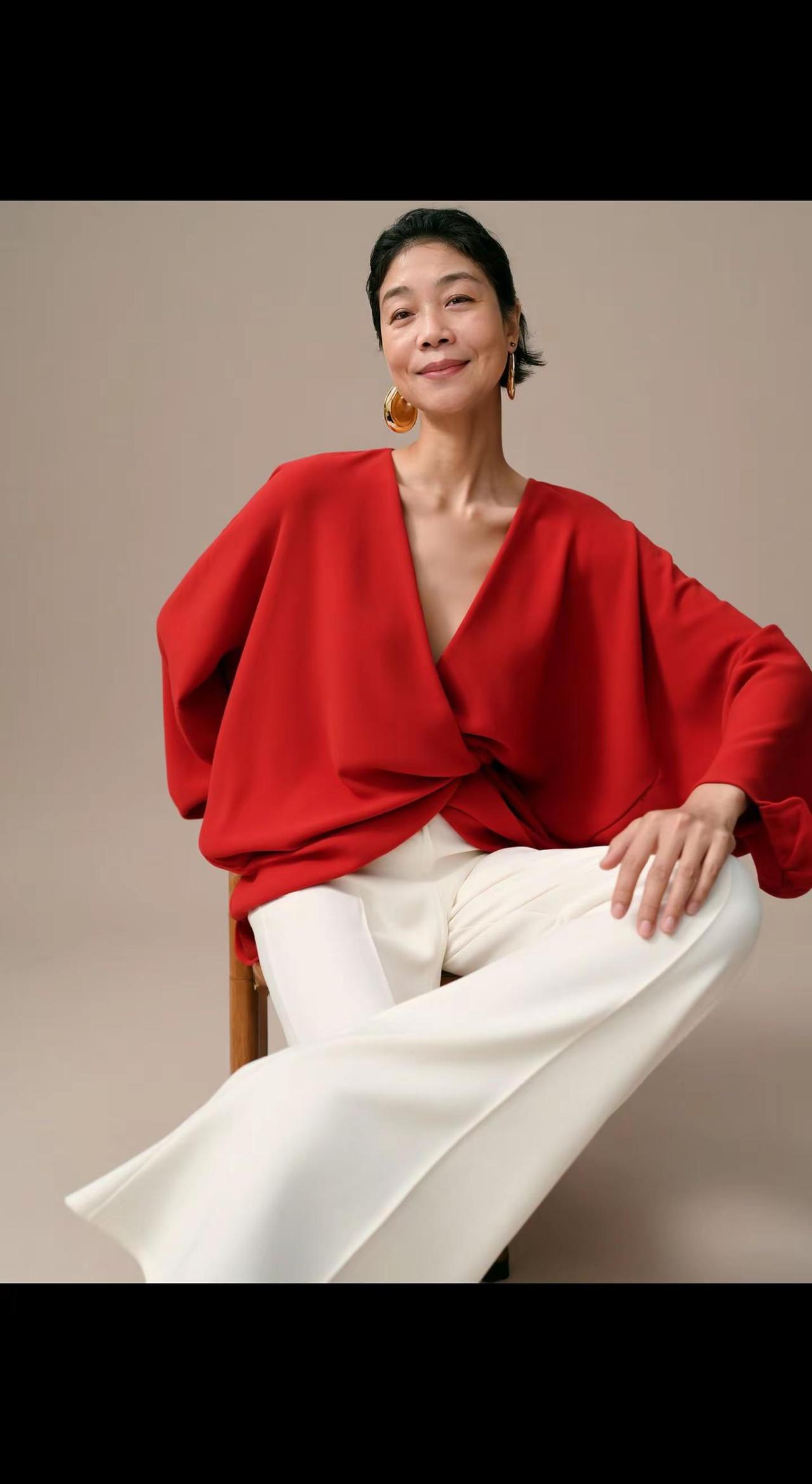 今日分享。AI红装静物写真 ai创作