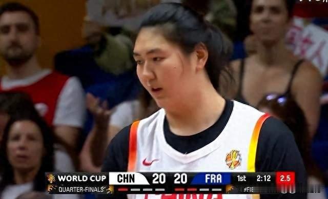 中女篮负法国引热议，专家：无人想打大清篮球，实力差距明显
