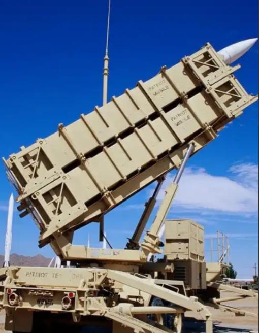 特朗普估计现在很发愁，为啥发愁？因为他手上那笔卖给台湾的 111 亿美元武器大单