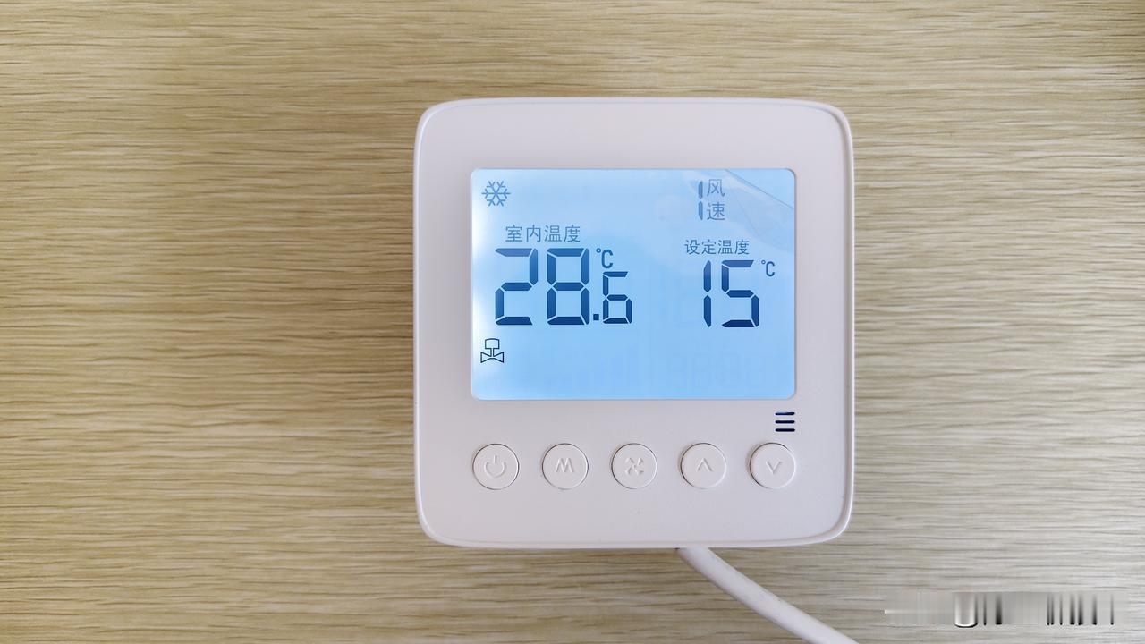 其次要确定温控器额定功率，特别是电采暖温控器，由于是大功率电器，一定要确定好额定