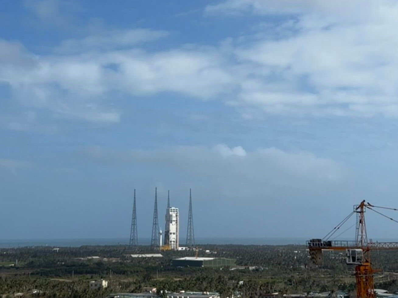 星际荣耀复用厂房楼顶视角下的长征十号试验箭 