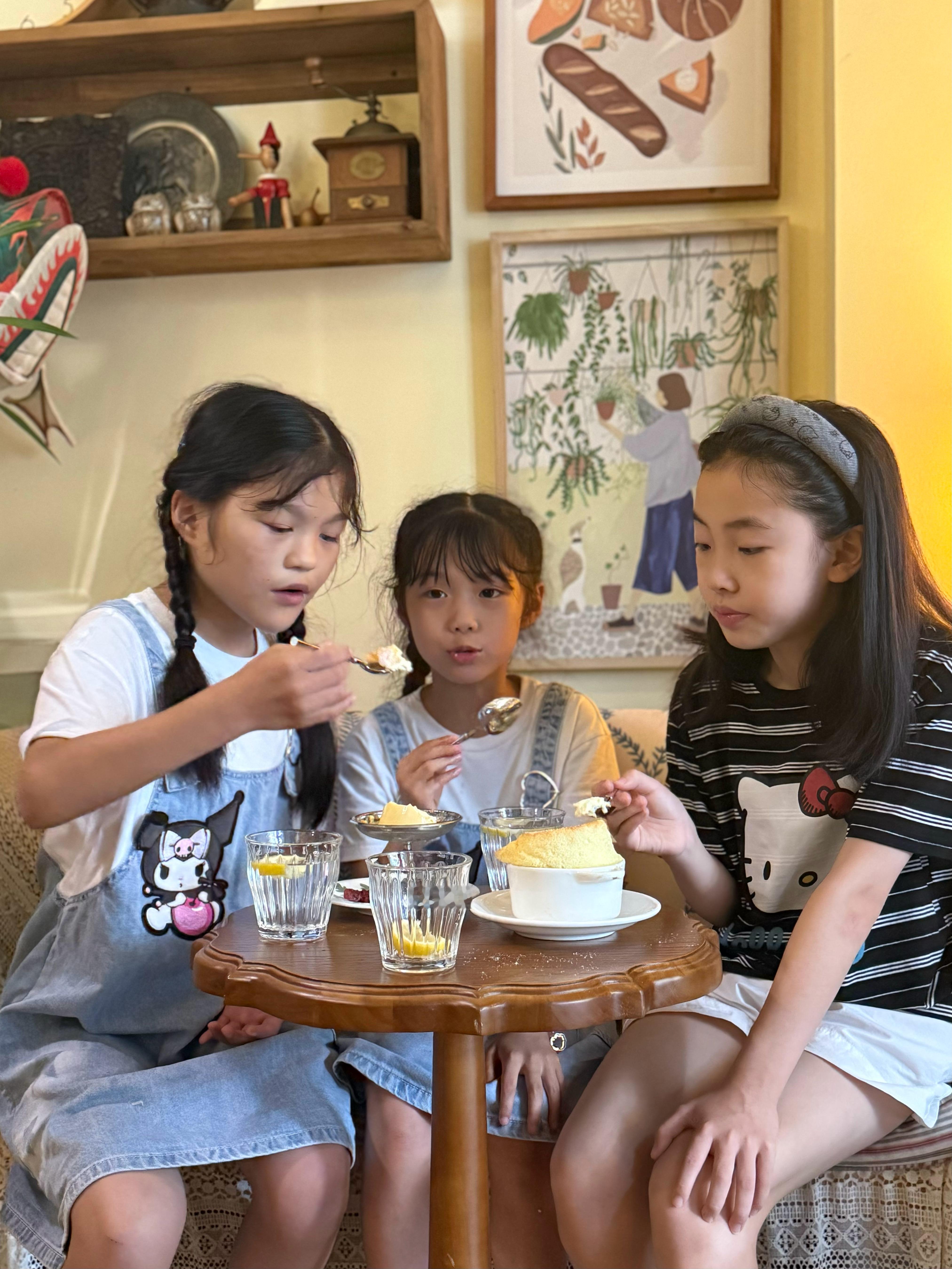 和好久不见的小伙伴约了下午茶说不完的话聊不完的开心👭👭妈妈们只管喝咖放空做自