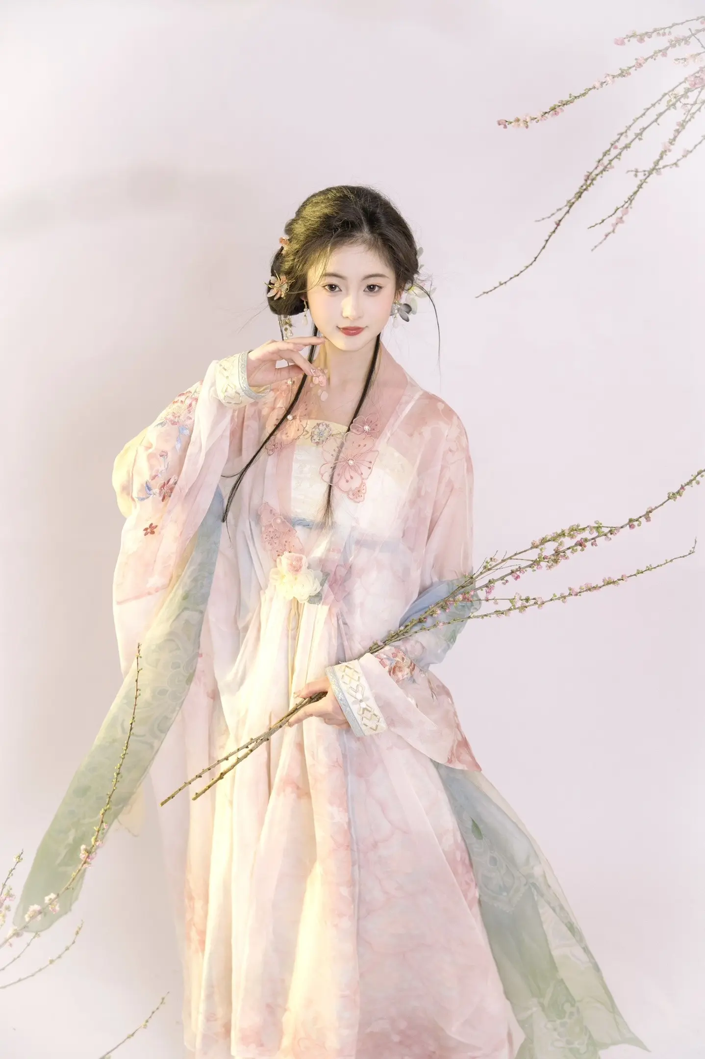遇见你的眉眼，如清风明月。
