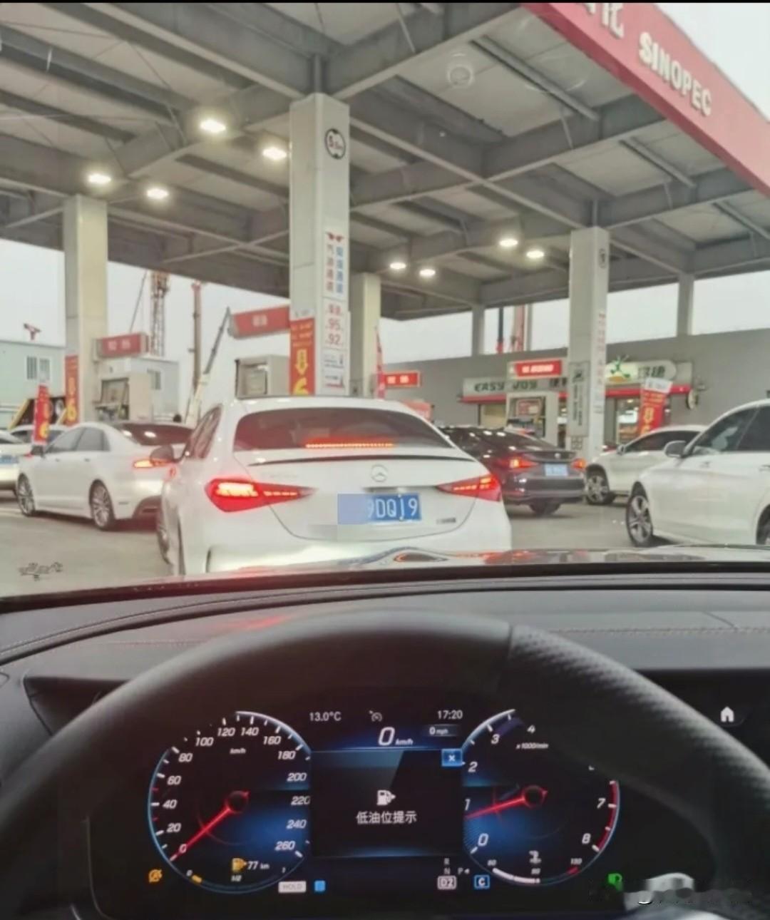 今晚油价大降价！
先别着急加油 等零点加满能省一笔
 
打算今天出门加油的车友先