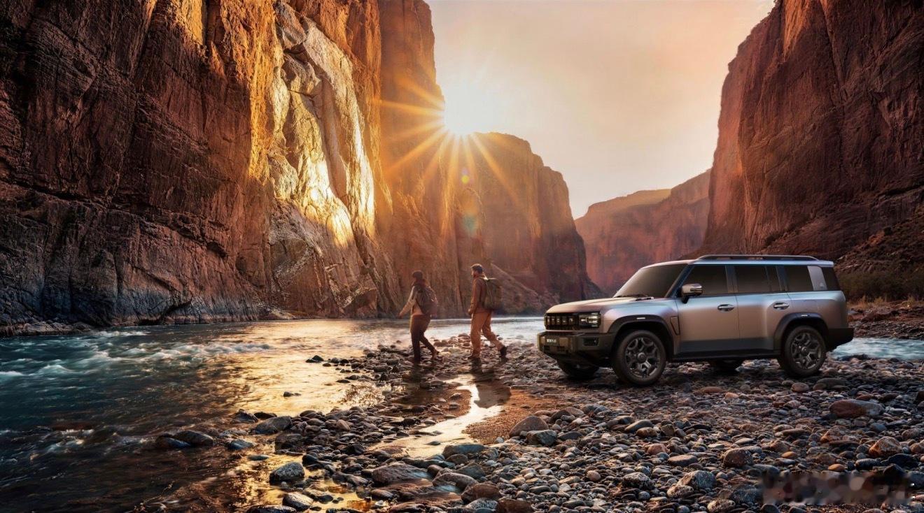 捷途旅行者 plus，一台真正可城可野的方盒子。今天的预售价只有 18 万多。但