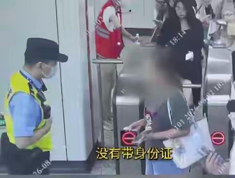 22岁诈骗在逃人员专程来沪看演唱会，尚未走出地铁站便被警方抓获
 
近期，时代少