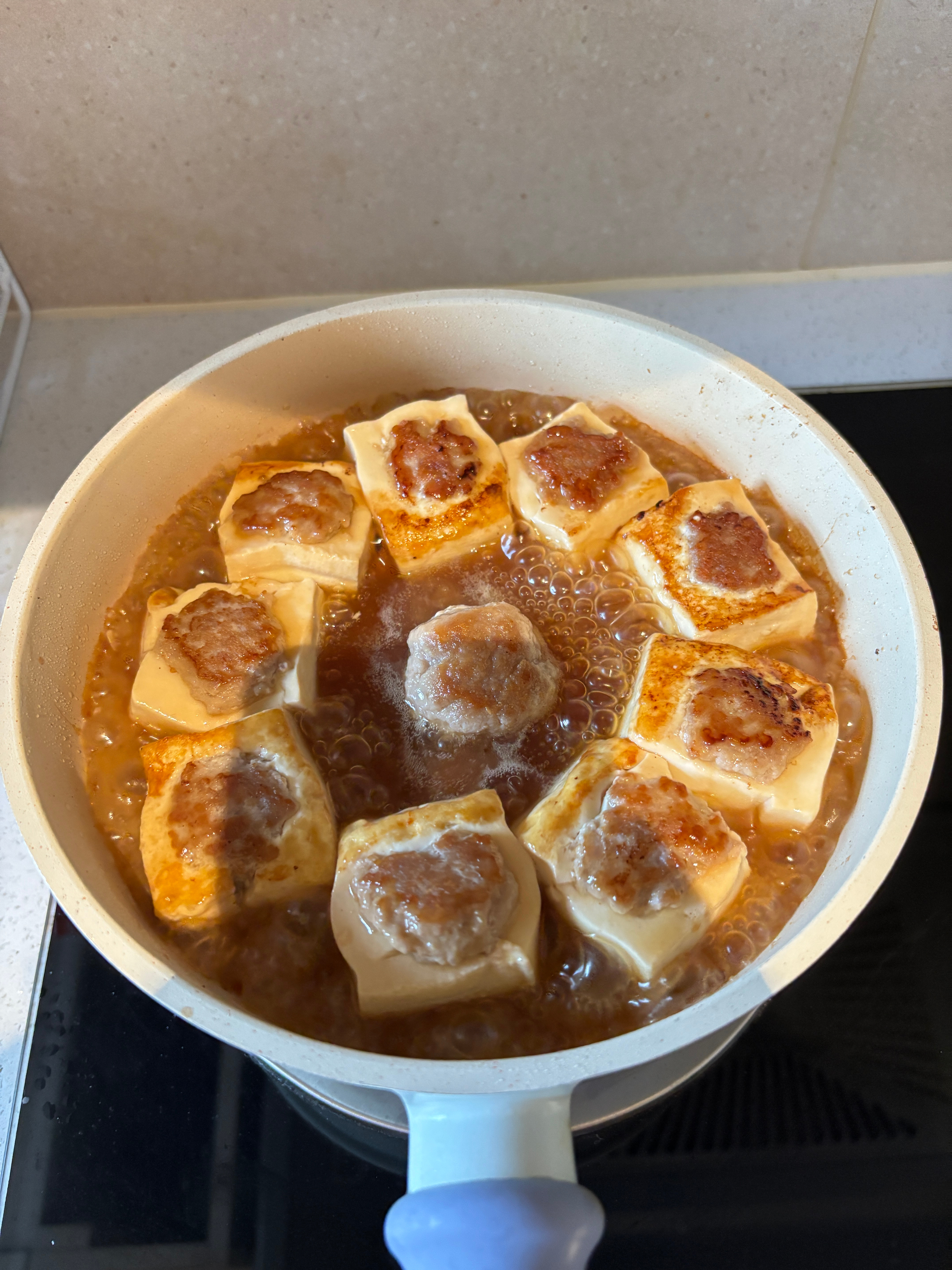 是谁那么会煮？哦莫 原来是我[可爱]吃过妈妈煮的n多次客家酿豆腐 今天尝试自己煮