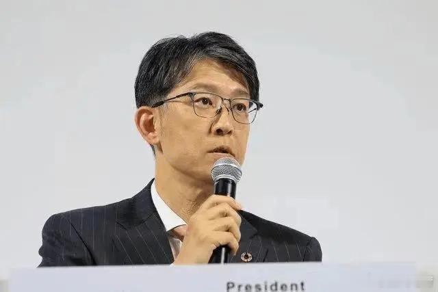 丰田汽车将2024财年全球产量预期下调至980万辆，此前目标是1030万辆。根据