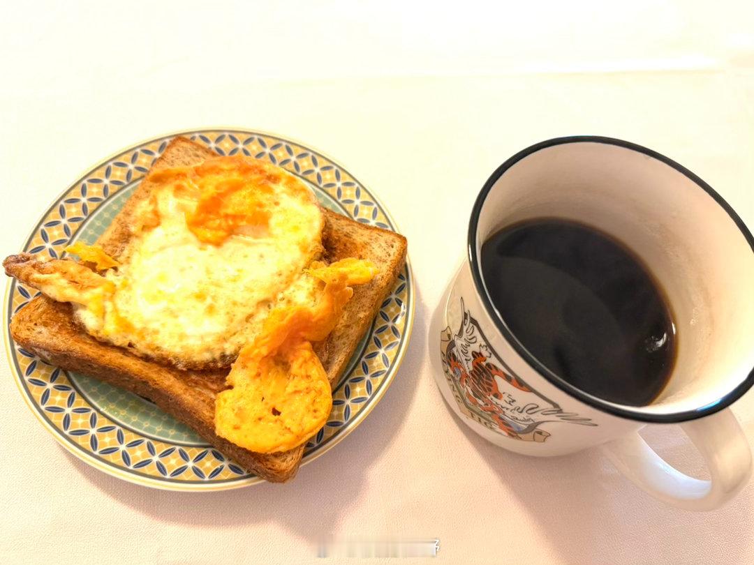 亲自煎蛋煮咖啡