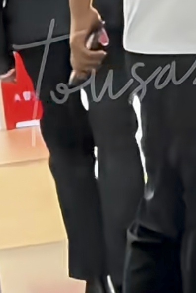 瘦成衣服架子了女孩，西服裤都穿成阔腿裤🥲 ​​​