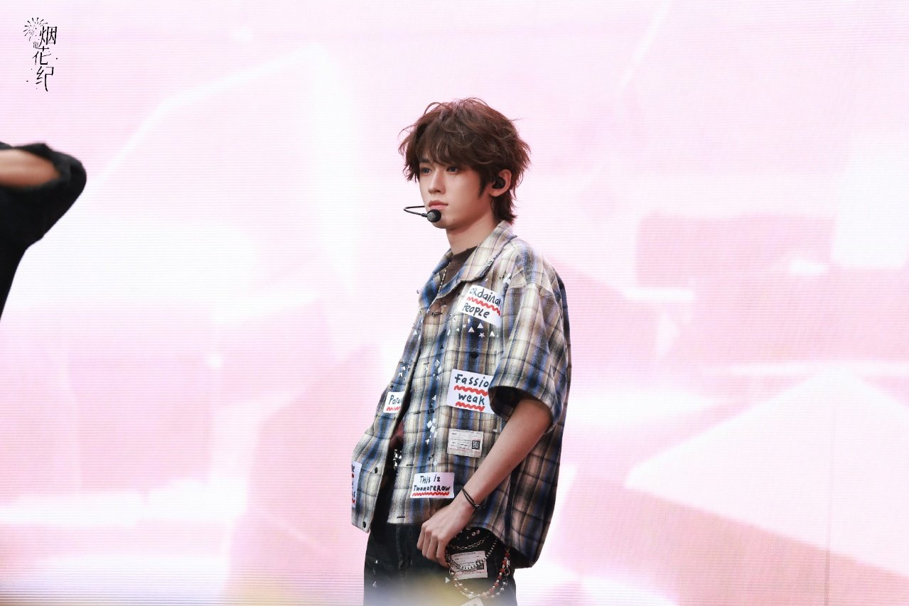 宋亚轩小卷毛妆造宋亚轩新音卷毛造型 宋亚轩小卷毛妆造真的好好看啊 