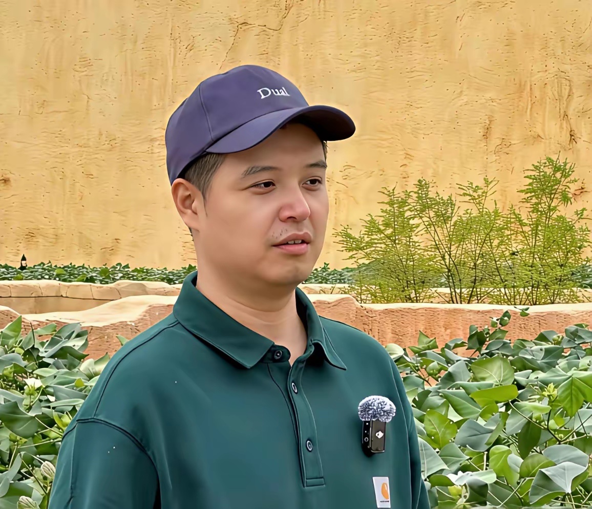 我一直挺纳闷的，马頔为啥从头到尾都戴着个帽子，简直像焊在脑袋上似的，无时无刻不戴