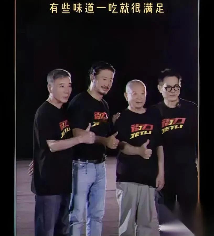 李连杰又上热搜了

这次不是因为电影

是网友说他“逆生长”得有点夸张

最近他