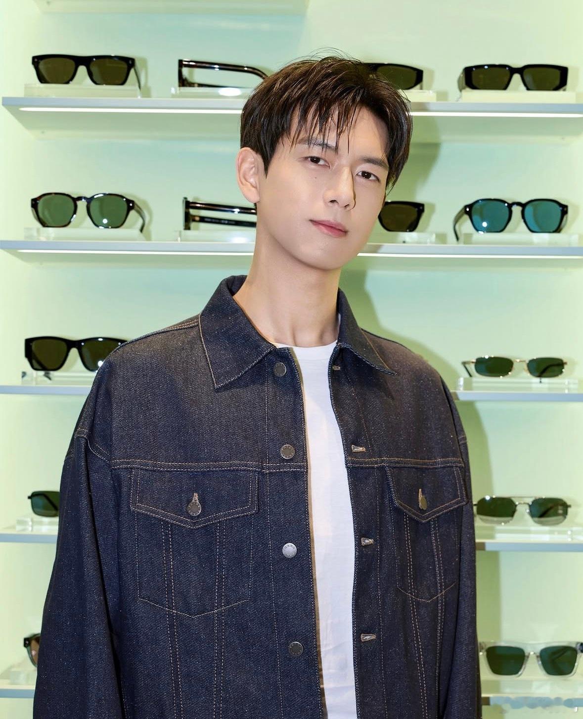 Prada ins 更新｜✨✨Prada品牌代言人李现出席深圳湾万象城全新Pra