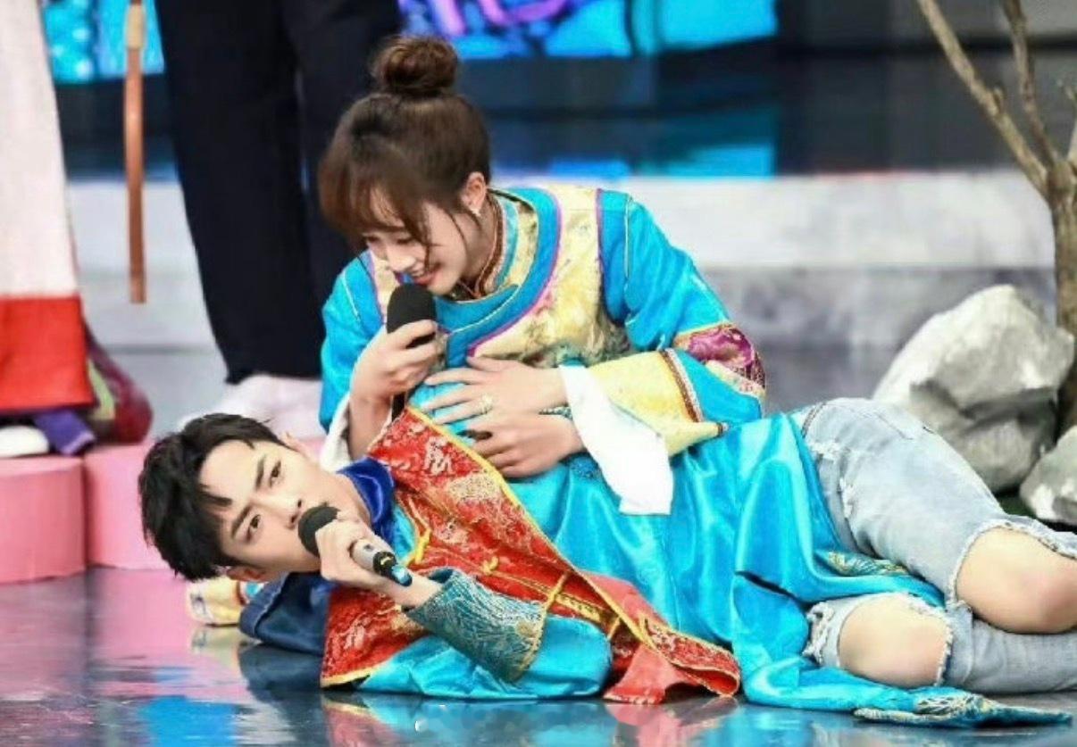 肖战再见蓝盈莹已是一番大男主八年前后同框，内娱最励志的成长线照进现实了！2018