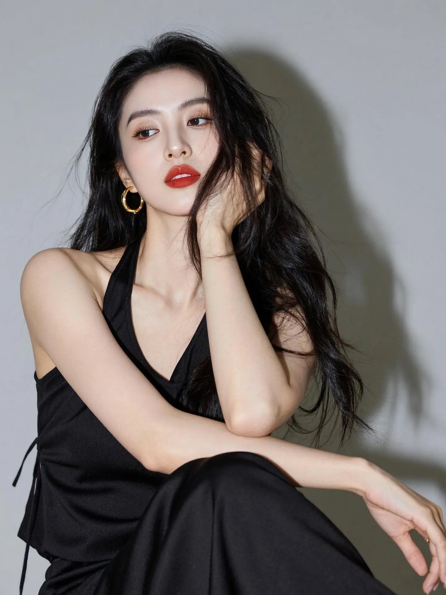 AI黑裙氛围感写真 随变ai随便玩 ai创作 随变一拍都很夯 玩法合伙人计划