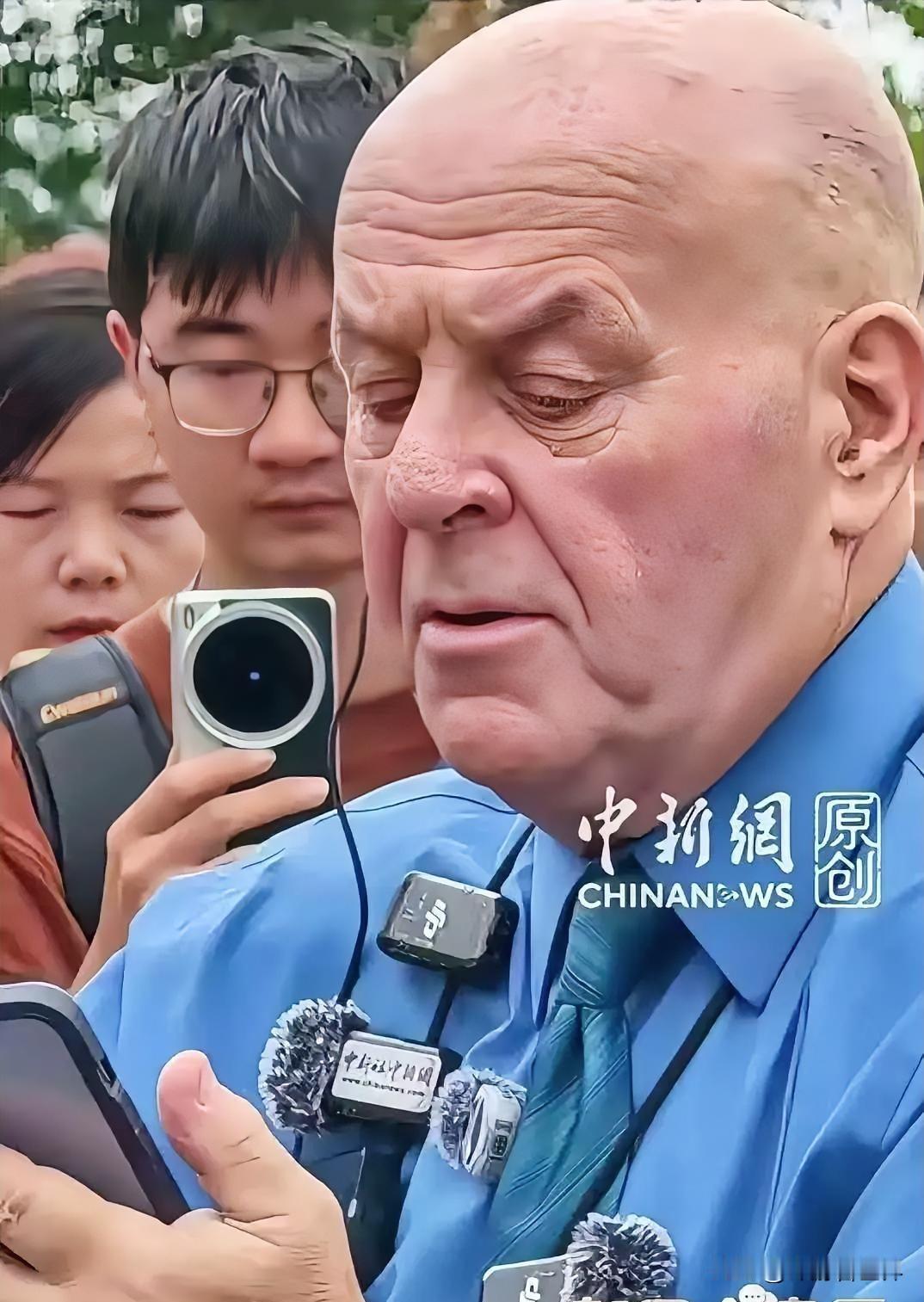 赛考斯真是言出必行。回到美国之后，还没有完全倒过来时差，他就在海外社交平台发布帖