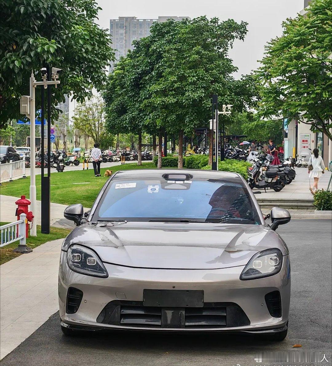 个人觉得华系车的顶级审美，真的在启境GT7上体现得淋漓尽致。之前还觉得前脸看着一