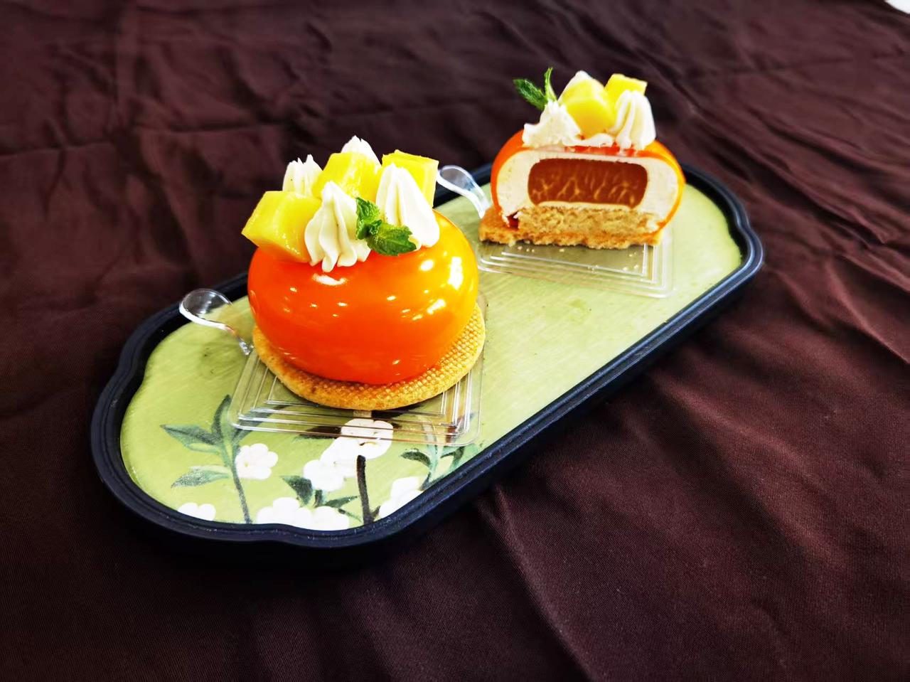 诱人橙香甜点，搭配新鲜水果和奶油，甜蜜诱惑！🍊🍓🥞西点 水果创意甜点 高级