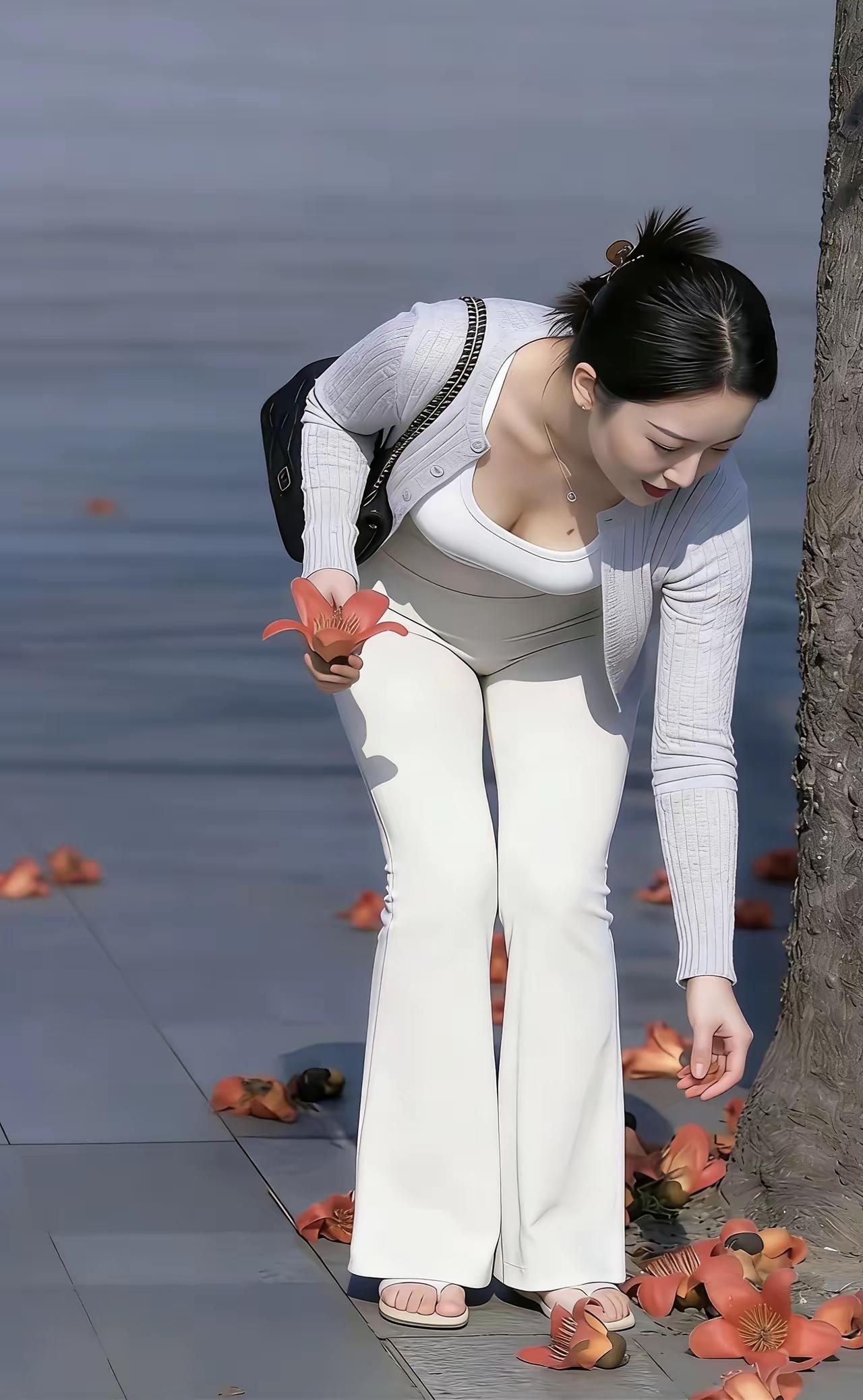 花溪堪折直须折，莫待无花空折枝！