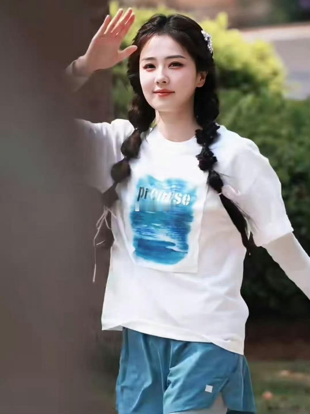 白鹿这叫言出法随！想整两口就整两口。要不然人白鹿为什么叫奔跑吧梗王呢。白鹿真在海