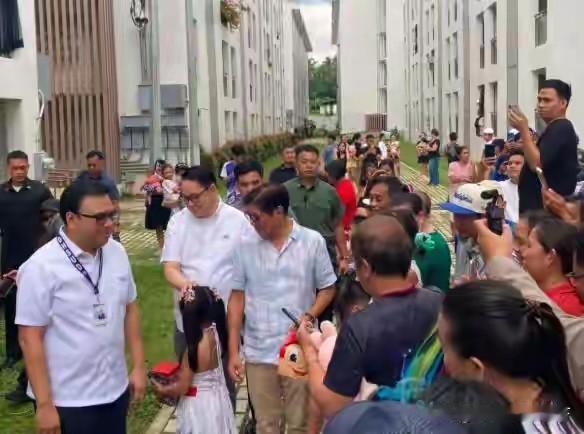 马科斯遭遇耻辱一幕！被学生当面辱骂1分钟，菲总统府：有失国家体面



在7月2