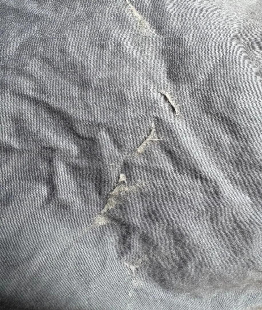 八百多买的“高品质四件套”，洗一次直接烂成蜘蛛网？
 
冲着“质感好、少掉绒”买