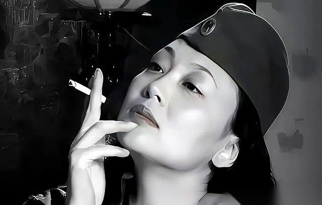 戴笠手下最得意的女特工，向影心。
1935年，上海的舞厅里，爵士乐黏腻，灯光昏黄