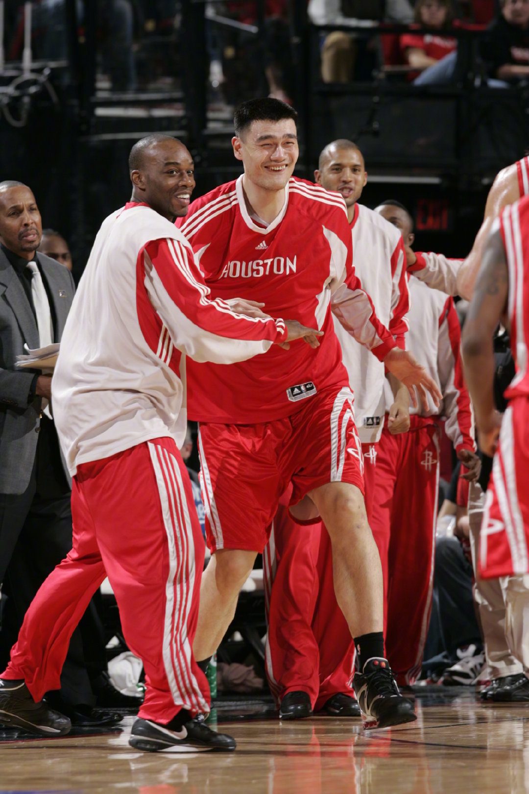 篮天下 “神鸟”卡尔·兰德里，为火箭拼掉7颗牙齿🦷 上海男篮vs广东男篮