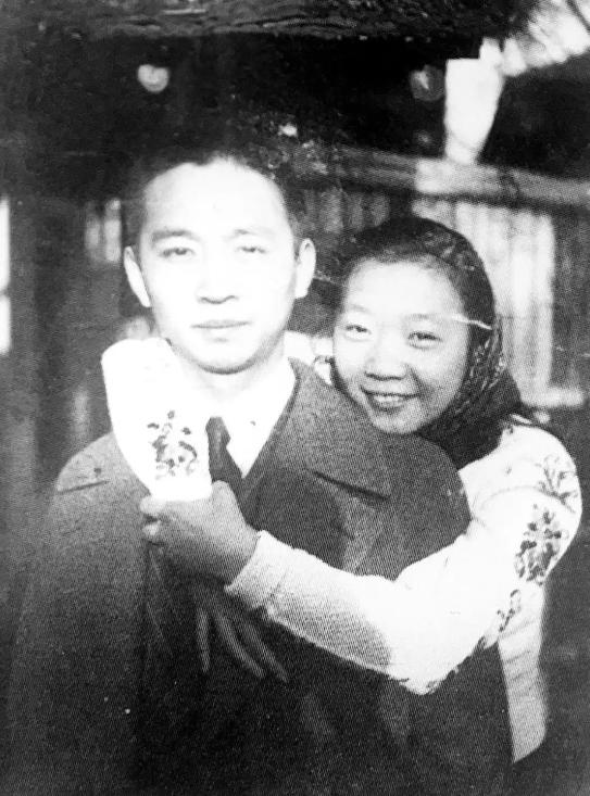 1948年，恶名远扬的大汉奸周佛海在监狱里因病去世，可他的儿子周幼海却在父亲的灵