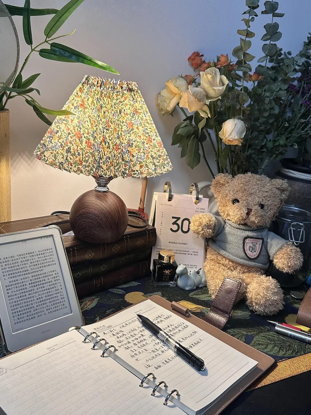 一个冷知识：

男性因无法从同性友谊中体验亲密而渴求异性伴侣；
女性体验过同性亲