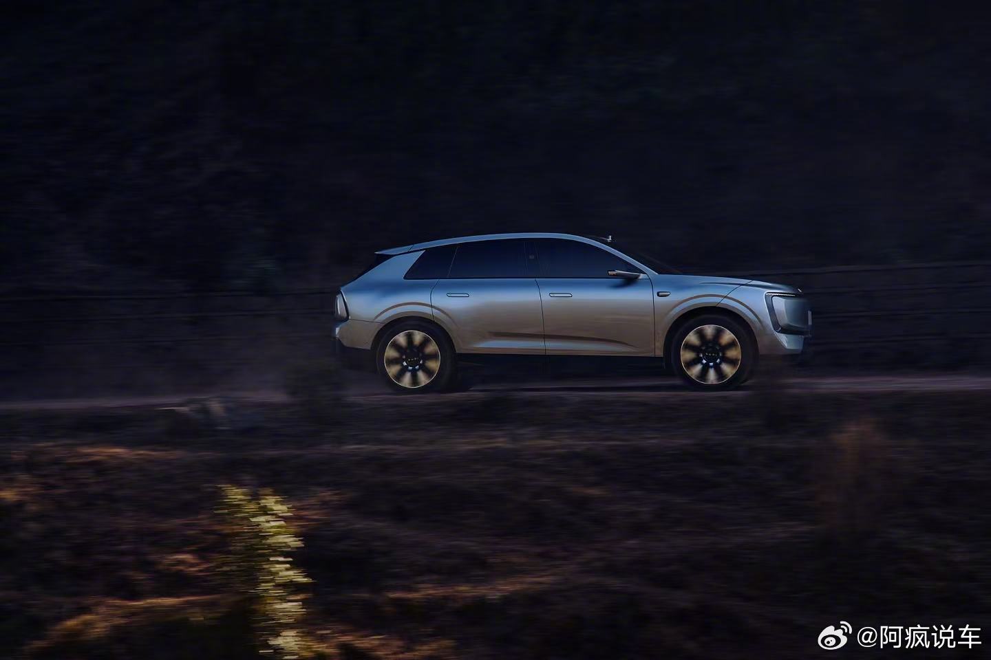 奥迪这次在德国总部放了三台车：Concept C概念车、F1的R26赛车，还有A