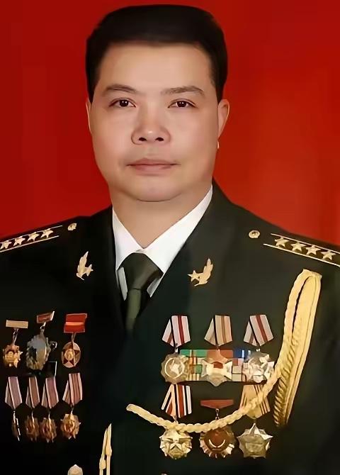 1985年，我军侦察员隆志勇乔装过境侦察，与巡逻的越军擦肩而过被认了出来。越军扭