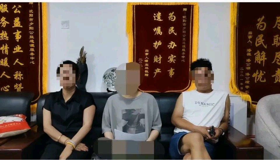 35岁未婚未育女高管把1000万资产全赠予小姨，这事儿挺让人意外的。她是资深企业