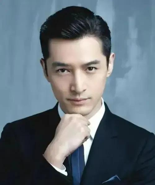 如果领导突然让我“喊胡歌来撑场”，我绝不会当玩笑！第一步，火速翻胡歌工作室的合作