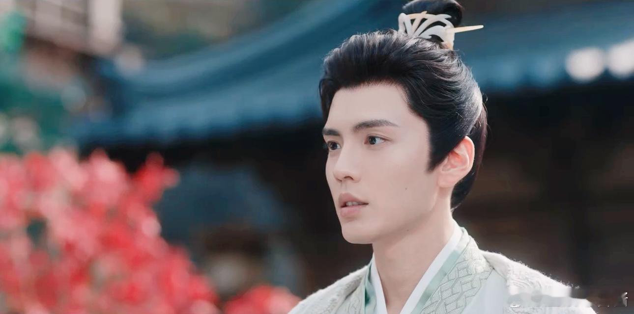 #吃到毕雯珺古装细糠了# 毕雯珺古装扮相绝美，如谦谦公子。越秦的痴情守护令人感动