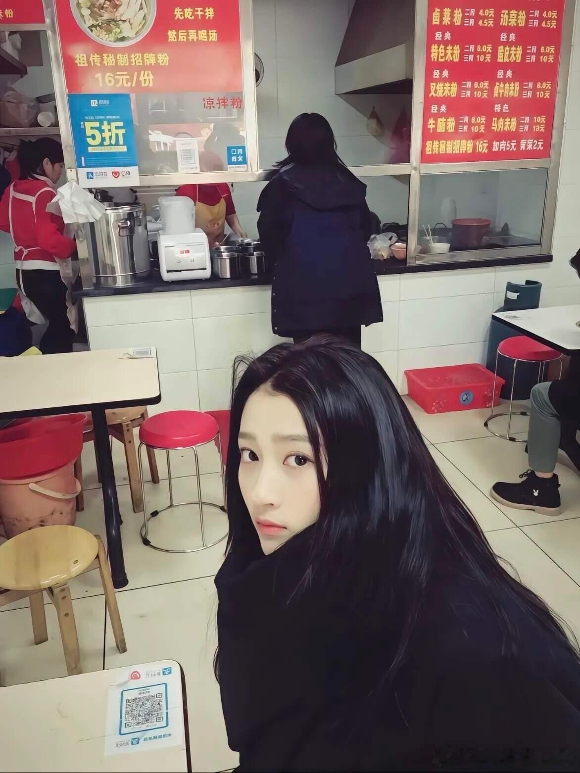 鹿晗 关晓彤上天入地，再也找不到这么勇敢的女孩了。 